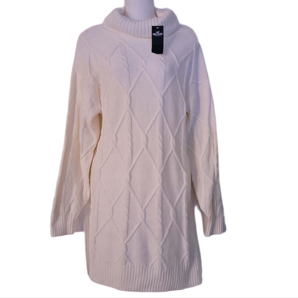Hollister Cozy White Cable Knit Sweater Size M